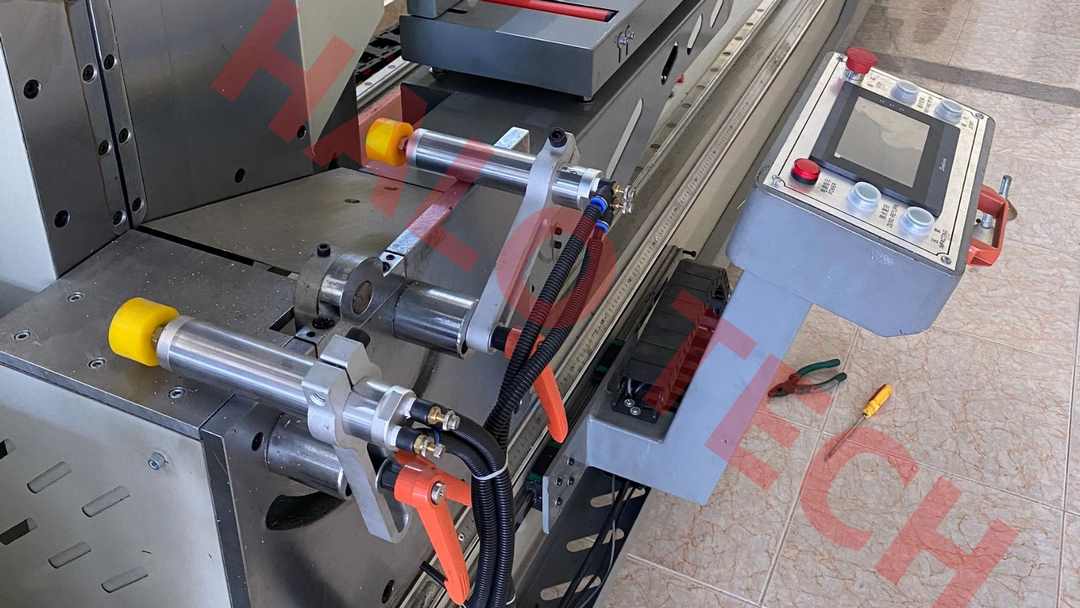 MÁY CẮT NHÔM 2 ĐẦU 09 CNC